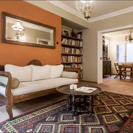 Apartmán Noir: 1920s Vibe On The East Mediterranean