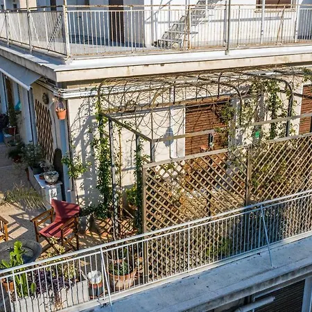 Apartmán Noir: 1920s Vibe On The East Mediterranean *
