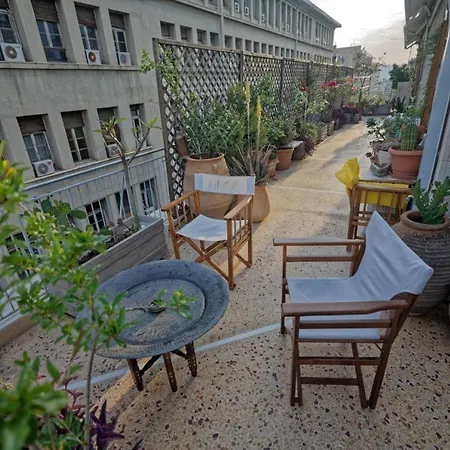 Apartmán Noir: 1920s Vibe On The East Mediterranean