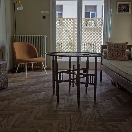 Apartmán Noir: 1920s Vibe On The East Mediterranean *