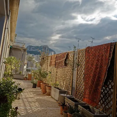 Apartmán Noir: 1920s Vibe On The East Mediterranean