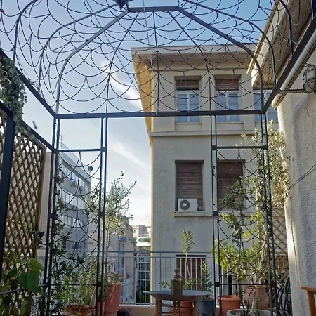 Apartmán Noir: 1920s Vibe On The East Mediterranean *