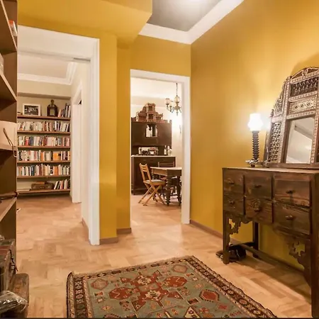 Apartmán Noir: 1920s Vibe On The East Mediterranean *