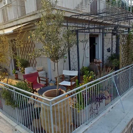 Noir: 1920s Vibe On The East Mediterranean Apartmán *