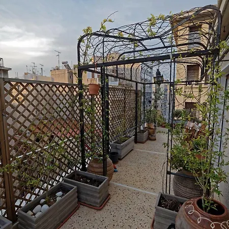 Apartmán Noir: 1920s Vibe On The East Mediterranean